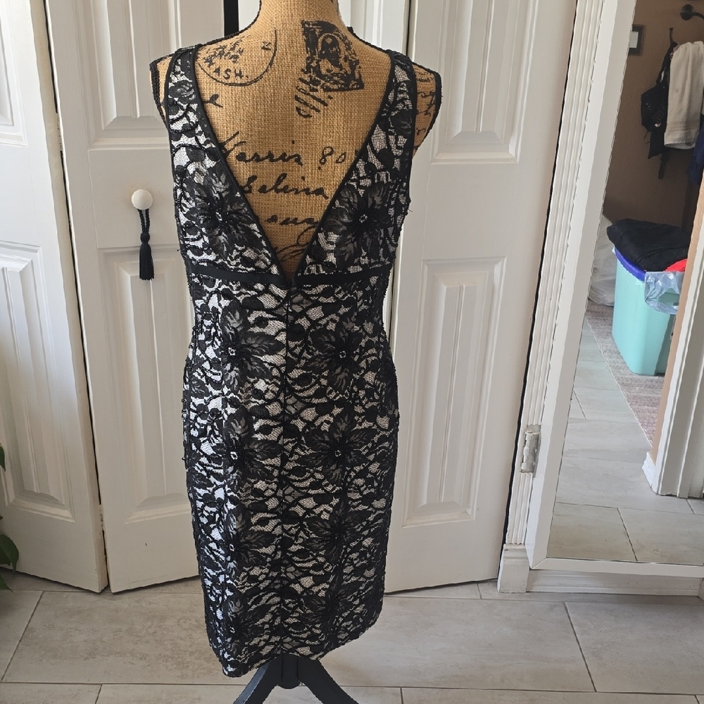 Carmen Marc Valvo Black Sheath Beaded Midi with Scoop Neck for Cocktail Events - Picture 3 of 6